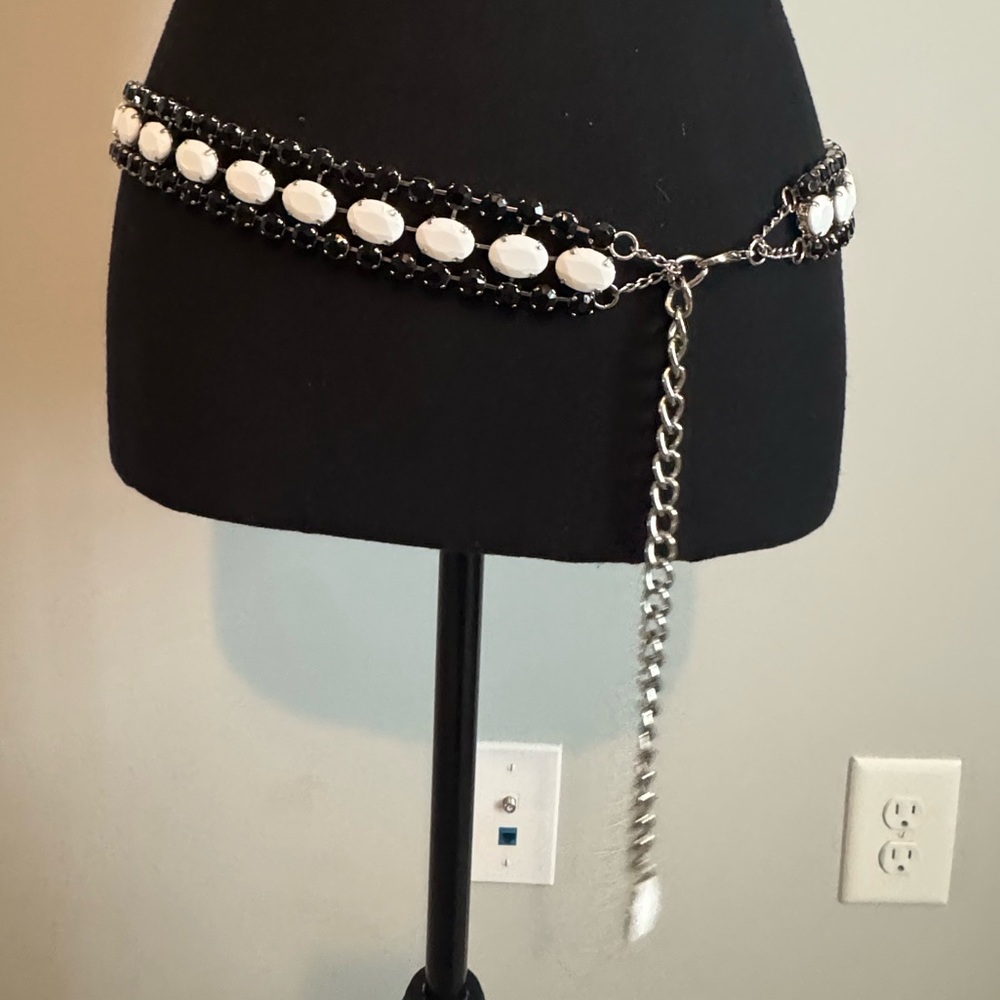 Elegant Black and White Chain Belt
